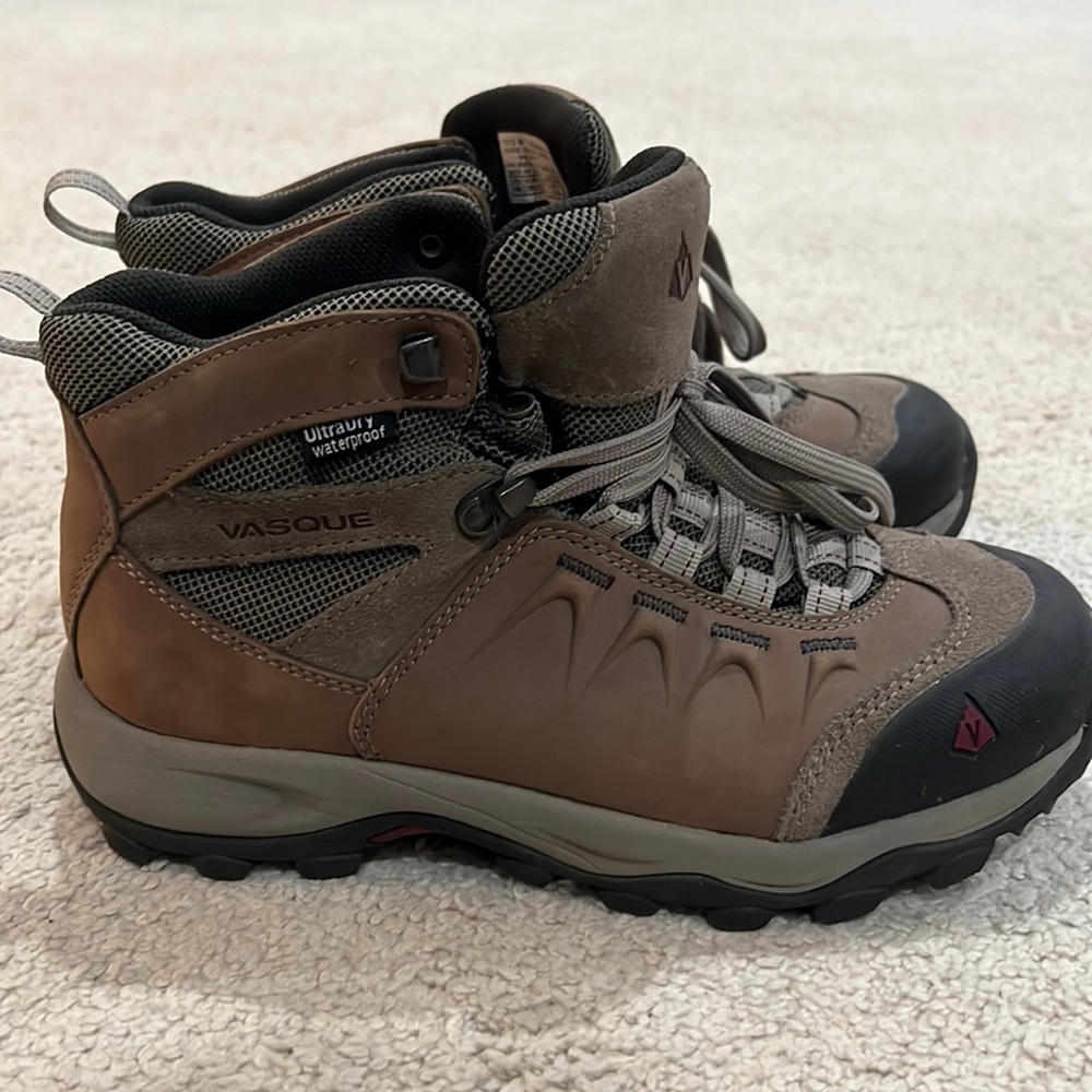 VASQUE BOOTS.  ultra dry waterproof hiking boots.